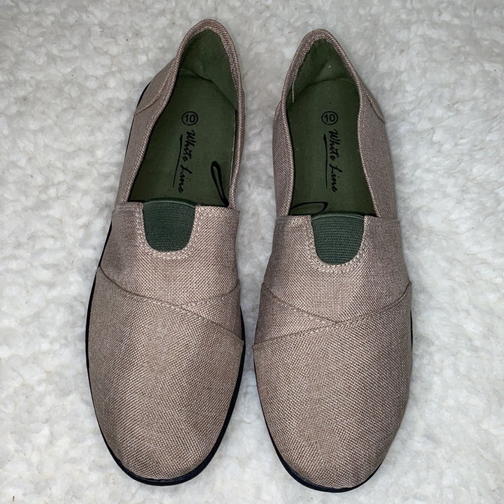 White line slip on size 10